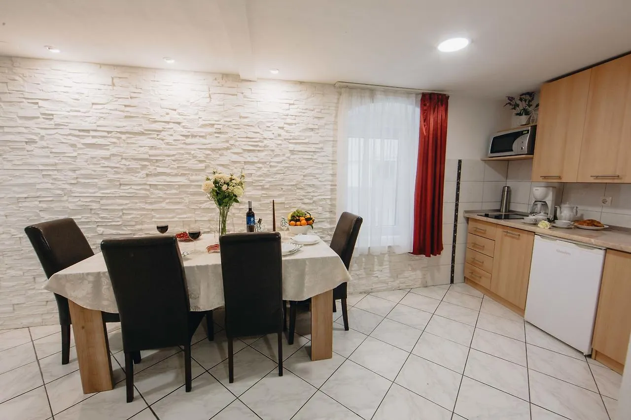 Apartment And Room Old Town Split