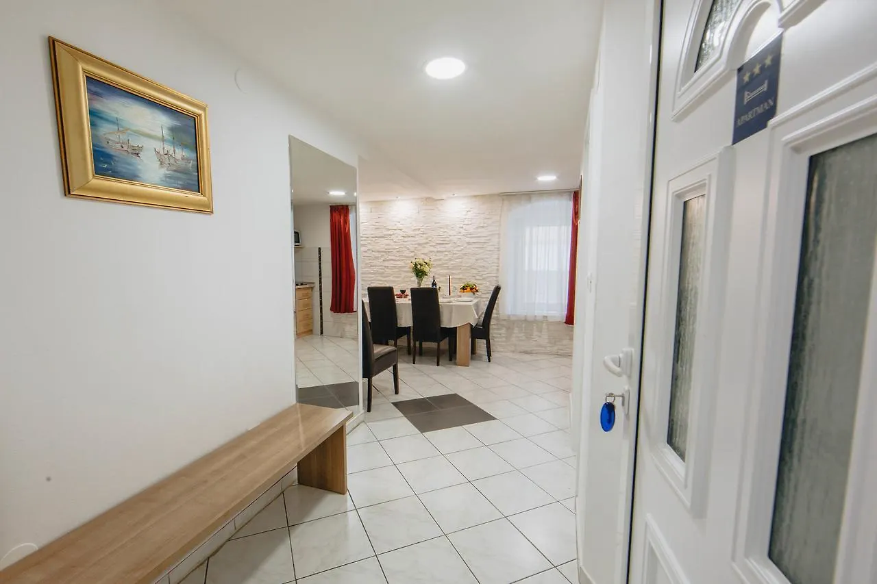 Apartment And Room Old Town سبليت 0*,